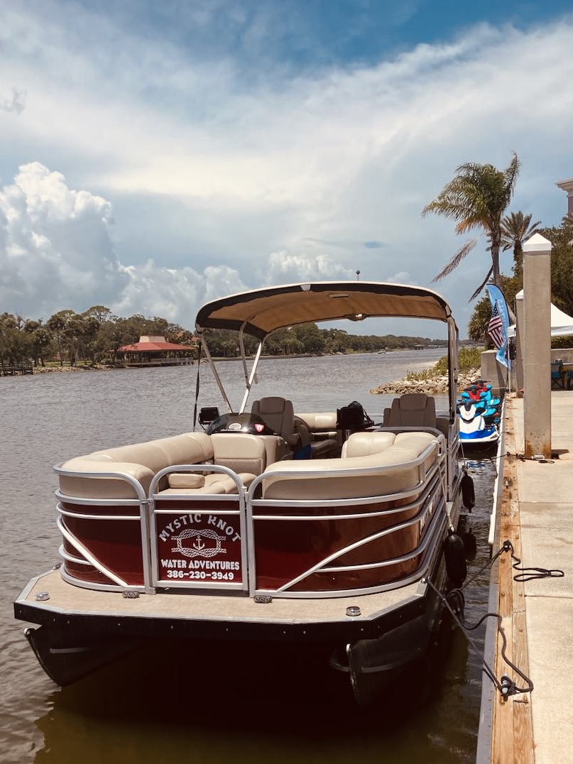 Mystic Knot Suntracker pontoon at Bings Landing Park